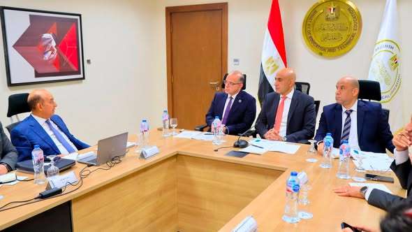 شراكة بين التعليم والاستثمار والعمل والقطاع الخاص لإعداد كوادر تنافس عالميًا وتدعم الصناعة والصادرات