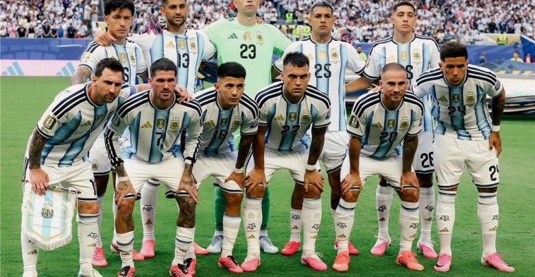صحيفة أرجنتينية تحذر ميسي ورفاقه من مباراة مصر بعد تخطي الرأس الأخضر "العنيد": يوم سئ قد يطيح بكم