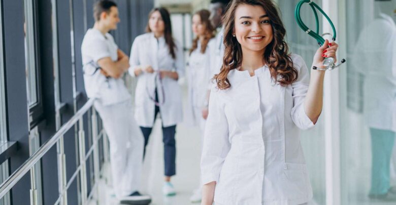 عاجل.. بيان من الصحة عن التقديم لمدارس التمريض الثانوية الفنية لعام 2027
