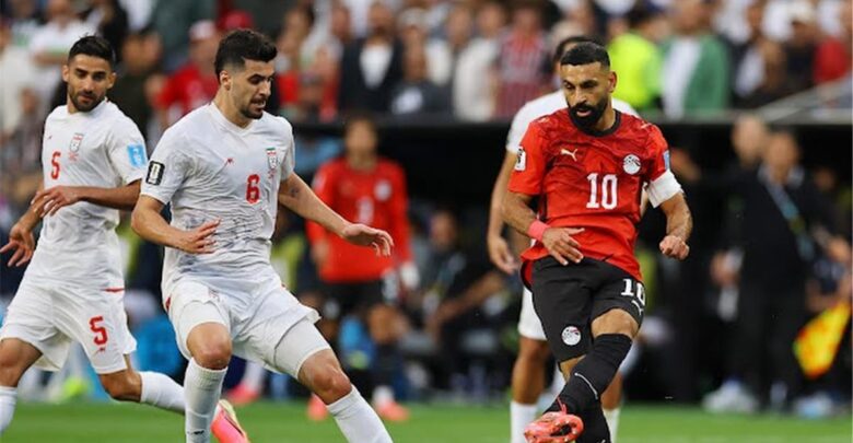 عالم سياسي إيراني يرفع دعوى قضائية ضد فيفا بسبب مباراة مصر