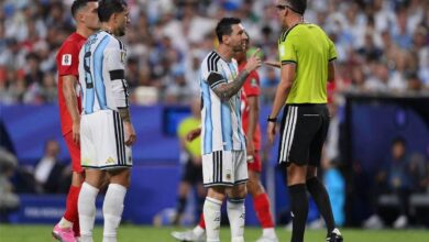 "لا تقلل من احترامي".. ميسي ينفعل على حكم مباراة الأرجنتين وسويسرا