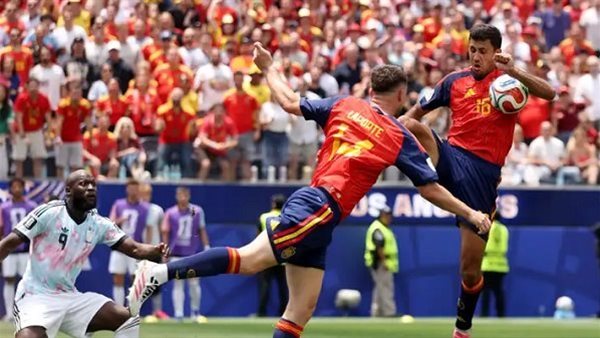 لقطة ماتش اسبانيا وبلجيكا تشعل الجدل وقانون IFAB يحسم القرار