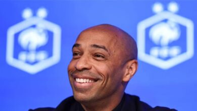 ليس مبابي.. هنري يشيد بـ نجم فرنسا بعد التأهل أمام السويد: يرى المباراة بشكل مختلف