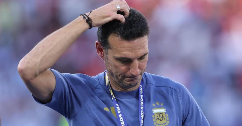 ''متأسف لكم''.. رسالة مؤثرة من سكالوني إلى جماهير الأرجنتين بعد خسارة نهائي كأس العالم