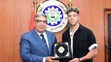 محافظ الدقهلية يُكرم إمام عاشور بعد تألقه مع منتخب مصر في كأس العالم