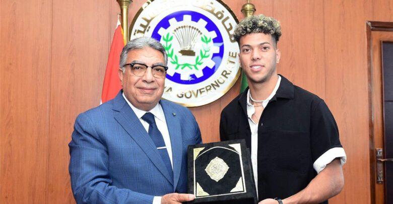 محافظ الدقهلية يُكرم إمام عاشور بعد تألقه مع منتخب مصر في كأس العالم