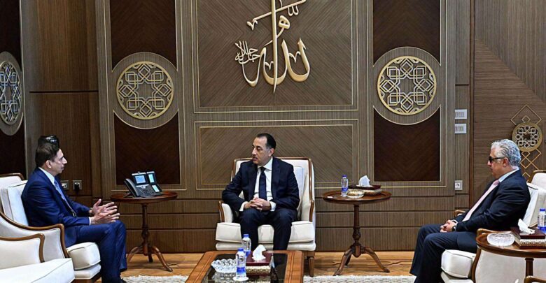مدبولي يبحث مع رئيس موانئ دبي العالمية توسيع الاستثمارات بمجال التصنيع في اقتصادية قناة السويس