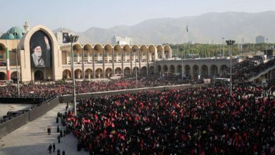 مسؤول استخباراتي إسرائيلي: إيران تخشى تهديدات من الجو والبر في جنازة خامنئي