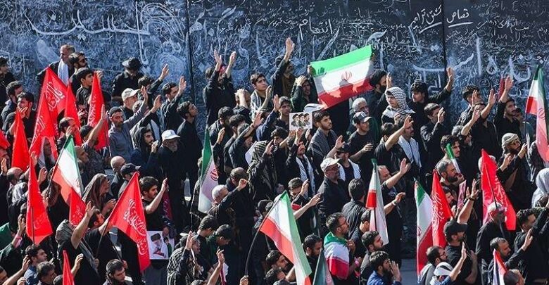 ملايين الإيرانيين يشاركون في صلاة الجنازة على المرشد الإيراني علي خامنئي في طهران.. فيديو