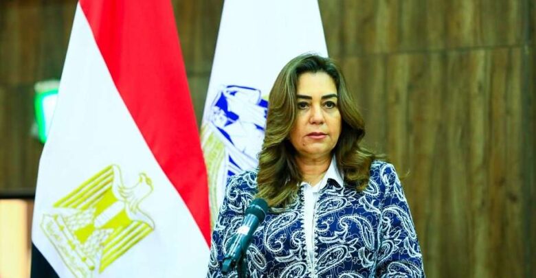 منال عوض: تنفيذ 25 حملة تفتيشية بـ 10 محافظات وإحالة 75 حالة للنيابات والشئون القانونية