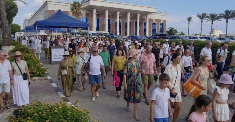 ميناء الإسكندرية يستقبل السفينة السياحية "أرويا"
