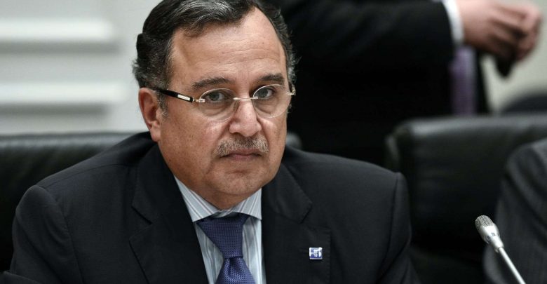 نبيل فهمي يستنكر استهداف سفينتين بدمياط