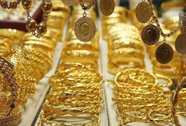 هل يتخطى عيار 21 الـ7 آلاف جنيه بنهاية العام؟.. رئيس شعبة الذهب يُجيب