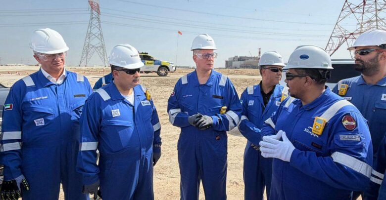 وزير البترول والثروة المعدنية يتفقد مشروع “إنبي” بالإمارات