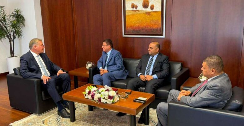 وزير البترول يبحث مع الرئيس التنفيذي لشركة مناجم الفوسفات الأردنية تعزيز التعاون في الصناعات التعدينية