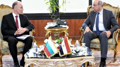 وزير الطيران المدني يبحث مع السفير البلغاري مستجدات اتفاق النقل الجوي وتعزيز التعاون بين البلدين