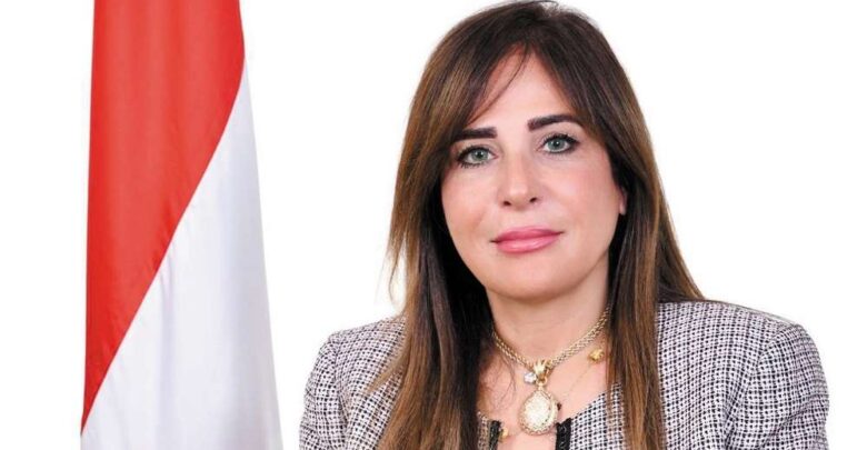 وزيرة الإسكان تتابع أعمال تطوير الطرق ومداخل مدينة بدر