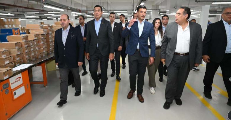100 مليون دولار استثمارات.. وزيرا الصناعة والرياضة يتفقدان مجمع «مينترا» لإنتاج الأحذية والحقائب الرياضية