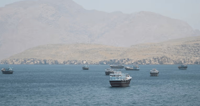 أستاذ علوم سياسية: اتفاق أمريكي إيراني مؤقت قد يقتصر على فتح الملاحة في مضيق هرمز