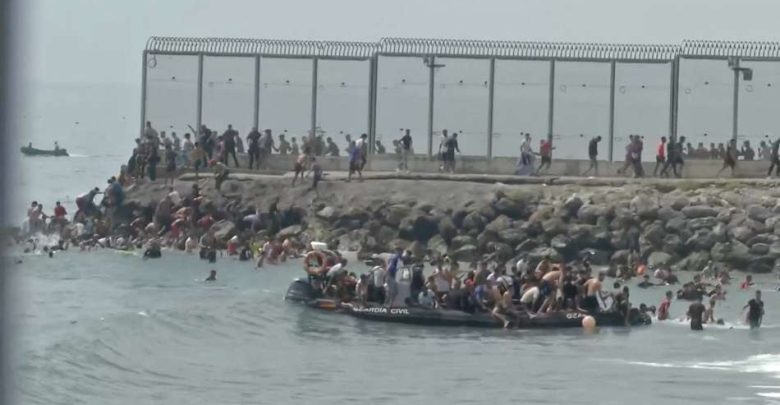 إسبانيا تفرض قيودًا على القادمين من إيطاليا في احتدام لخلاف حول الهجرة