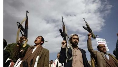 إعلام يمني: الحوثيون يستهدفون منشآت مدنية في ميناء المخا بنحو 20 هجوما بالمسيرات
