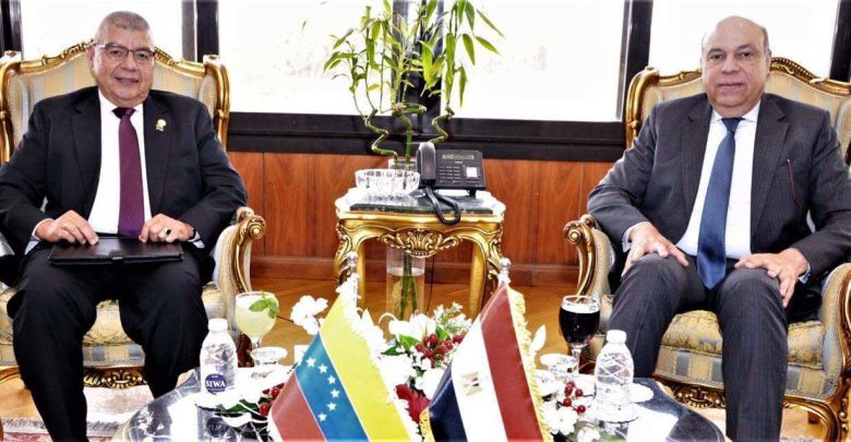 الدكتور سامح الحفني: دعم شركات الطيران الفنزويلية يعزز فرص الربط الجوي بين البلدين