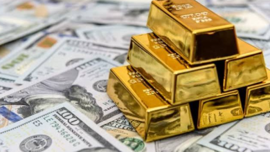 الذهب يستهل تعاملات الأسبوع على ارتفاع وسط تراجع سعر الدولار