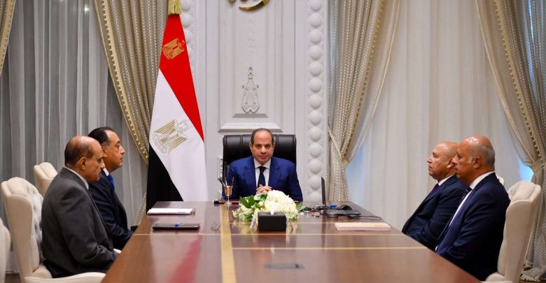 الرئيس السيسي يتابع خطة تطوير الموانئ والطرق لتعزيز مكانة مصر كمركز لوجستي