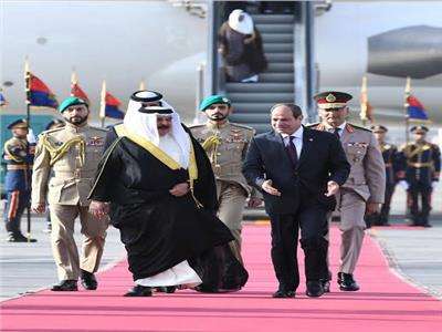 الرئيس السيسي يستقبل ملك البحرين بمدينة العلمين