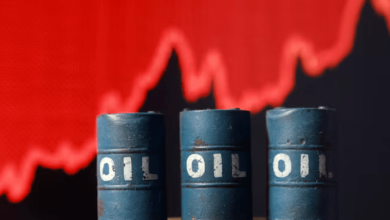 النفط يرتفع مدفوعًا بتعثر المفاوضات الأمريكية الإيرانية وتعطل الشحن بمضيق هرمز