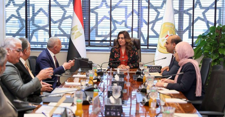 تقنيات جديدة لإدارة المخلفات.. مباحثات بين وزيرة التنمية المحلية والبيئة وعدد من المستثمرين