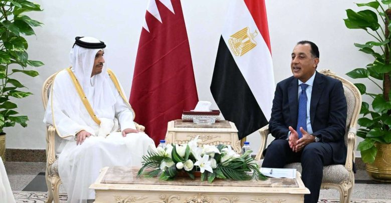 رئيس الوزراء يستقبل نظيره القطري لبحث سبل تعزيز التعاون المشترك في المجالات المختلفة