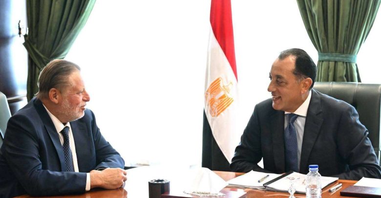 رئيس الوزراء يلتقي محافظ البنك المركزي لمتابعة جهود التنسيق المشترك في عدد من الملفات الاقتصادية
