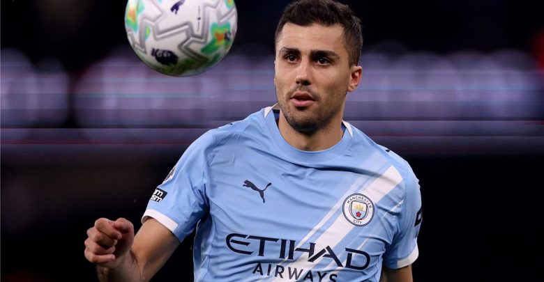 سبورت: بسبب ريال مدريد.. برشلونة مندهش من مانشستر سيتي بِشأن صفقة رودري