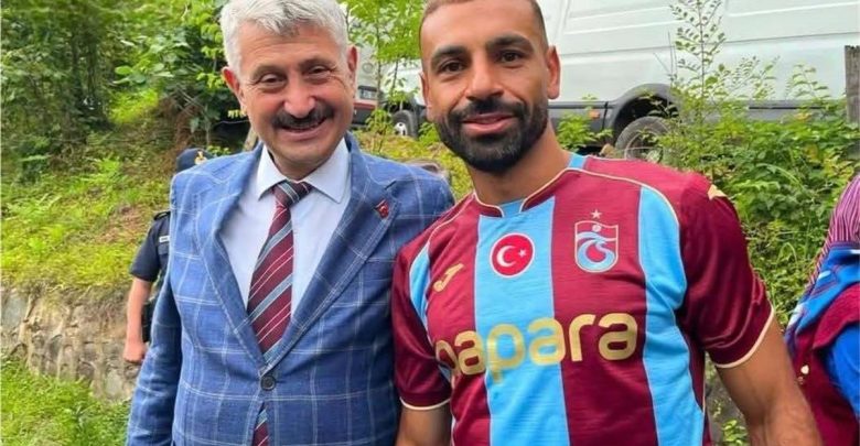 صور | لفتة رائعة من عمدة مدينة أركالي لـ محمد صلاح أثناء تصوير إعلان تجاري