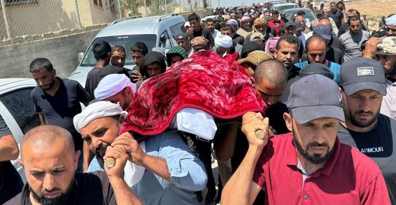 في تحرك نادر منذ سنوات.. إسرائيل توجه تهمة القتل لمستوطن قتل ناشطًا فلسطينيًا