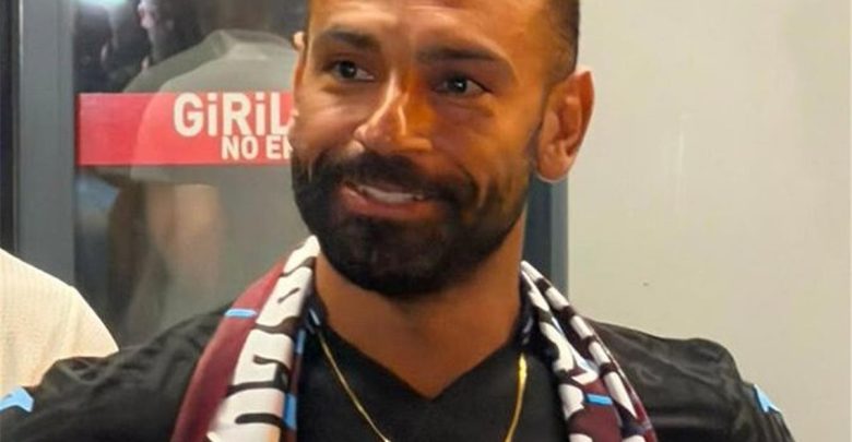 فيديو | أمر لا يصدق.. أول تعليق من محمد صلاح بعد وصوله مطار طرابزون أمام حشد أسطوري