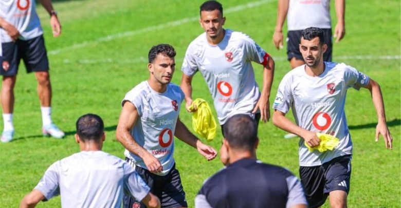 قبل مواجهة بادالونا..عموتة يحاضر لاعبي الأهلي