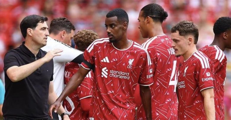 كذبة بيضاء لإخفاء الحقيقة قبل رحيل لاعب ليفربول في الصيف