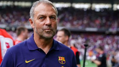 لاعب برشلونة ينفي رحيله ويُلقي الكرة في ملعب فليك