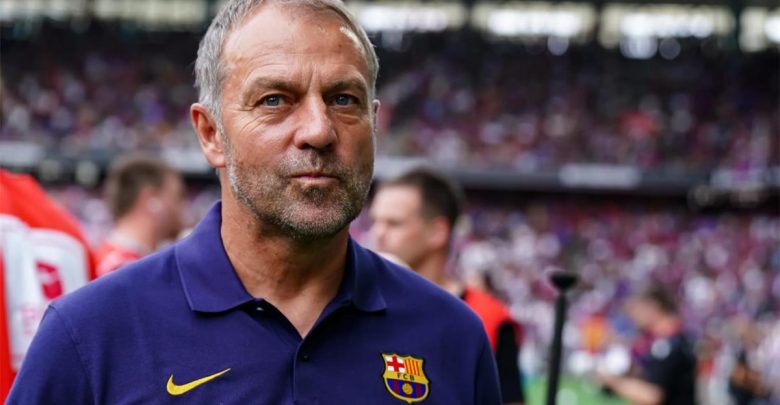 لاعب برشلونة ينفي رحيله ويُلقي الكرة في ملعب فليك