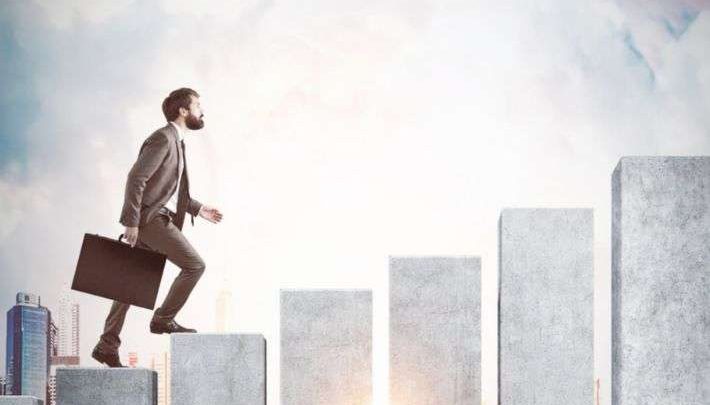لماذا تتجاوز قيمة الوظيفة الراتب والترقية؟.. ماذا يمنحك العمل في حياتك؟