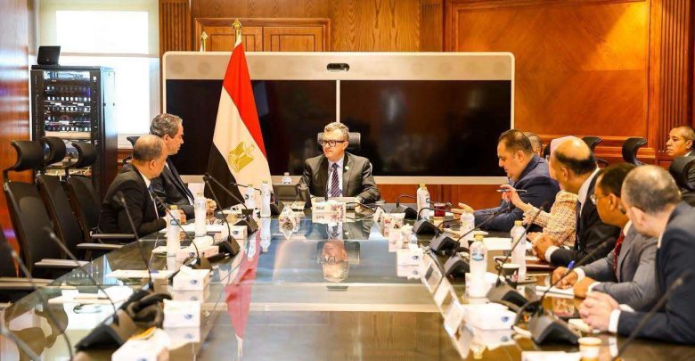 وزير التخطيط والتنمية الاقتصادية ورئيس "الوطنية للإعلام" يبحثان آليات تسوية المديونيات التاريخية وفض التشابكات المالية