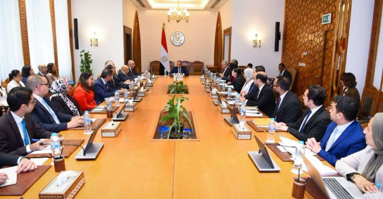 وزير الخارجية يبحث مع قيادات القطاع الاقتصادي خطط العمل وأولويات الوزارة