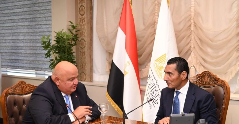 وزير الشباب والرياضة يلتقي بالرئيس التنفيذي والعضو المنتدب لبنك saib لبحث تعزيز التعاون المشترك بين الجانبين