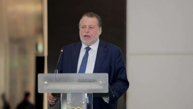 وزير الشباب والرياضة يهنئ حسن عبد الله بتجديد تعيينه محافظا للبنك المركزي