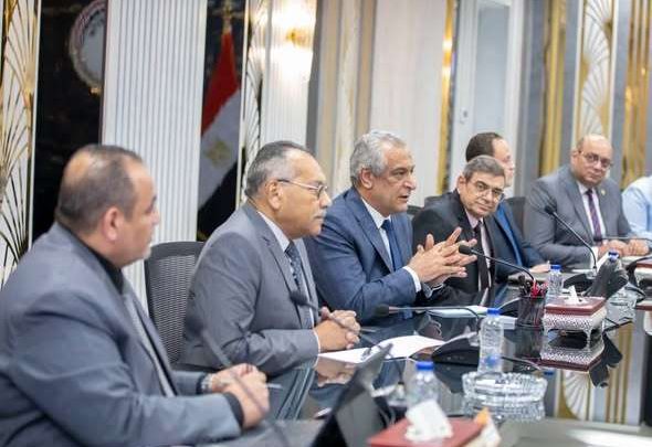 وزيرا الإنتاج الحربي والاستثمار يبحثان تعزيز التعاون لدعم التنمية وجذب الاستثمارات