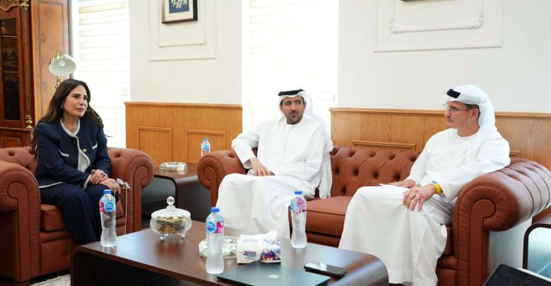 وزيرة الإسكان تتابع مستجدات العمل بمشروع رأس الحكمة مع وفد مجموعة "مدن القابضة"