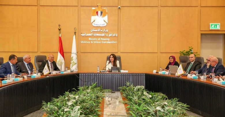 وزيرة الإسكان تتابع موقف منظومة مياه الشرب والصرف الصحي بمحافظة القاهرة ومدينة القاهرة الجديدة