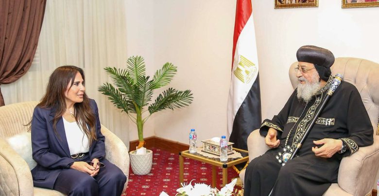 وزيرة الإسكان تستقبل البابا تواضروس بالعلمين الجديدة وتؤكد: المدينة نموذج للمدن الذكية